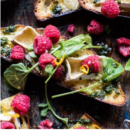 Honeyed Raspberry Brie Crostini – vomFASS Madison University Avenue
